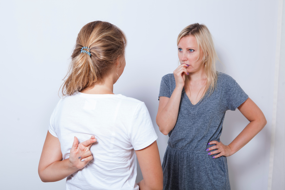 How to use body language and behaviors to telling when someone is lying