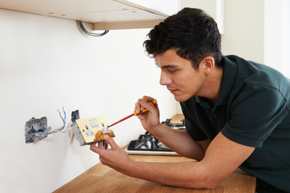 Why Hiring A Handyman Can Help Sell Your Home